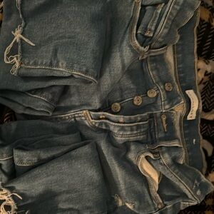 New without tags loft button fit distressed jeans. Never worn.